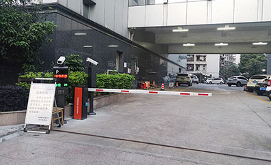 中國銀行梧州分行辦公大樓車牌識别道閘工程